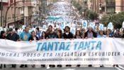 Miles de personas marchan en Bilbao en apoyo de Herrira y de los derechos de los presos de ETA