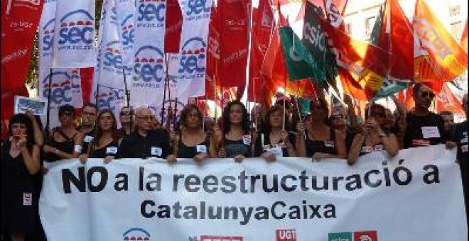 Catalunya Banc pacta con los sindicatos un ERE para despedir a un tercio de la plantilla