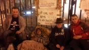 Cuatro personas se unen a la huelga de hambre de un joven indignado