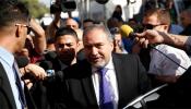 El ultra Lieberman se libra de la cárcel y Netanyahu le pide que vuelva al Gobierno