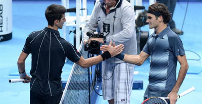 Djokovic doblega a Federer en un intenso duelo