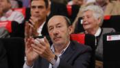 Rubalcaba se apoya en Andalucía y el PSC para contener a los críticos