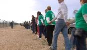 Una cadena humana pide en Castellón el cierre de Castor