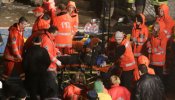 Fallecen 32 personas al desplomarse el techo de un centro comercial de Riga