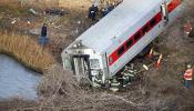 Al menos 4 muertos y 68 heridos por un descarrilamiento de un tren en Nueva York
