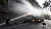 Interior compra un camión con cañón de agua contra manifestanes
