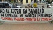 Los trabajadores de la sanidad protestan contra la privatización y el plan de "médicos empresarios"