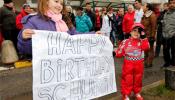 Ferrari y aficionados de toda Europa homenajean a Schumacher