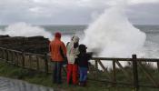 Alerta roja en Galicia por fenómenos costeros y amarilla en siete provincias por lluvias
