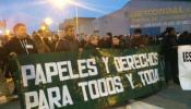 "No olvidamos", clama el movimiento 'CIES No' ante el centro de la Zona Franca de Barcelona