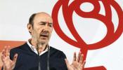 Rubalcaba critica el "cambalache" de Rajoy "con la extrema derecha" al reformar la ley del aborto