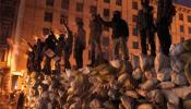 Los manifestantes de Kiev rechazan los términos de la tregua del Gobierno y erigen nuevas barricadas