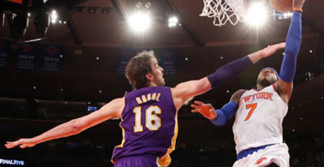 Pau Gasol se topa con Carmelo en el Madison