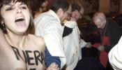 Activistas de Femen abordan a Rouco desnudas: "El aborto es sagrado"