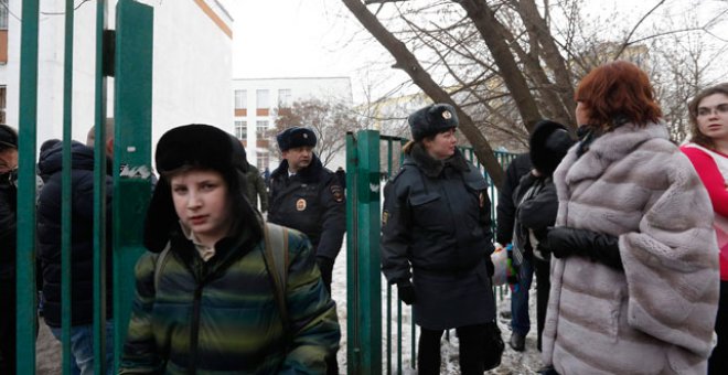 La policía rusa libera a los rehenes de la escuela secuestrada en Moscú