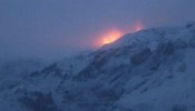 Un volcán enterrado en el hielo entra en erupción