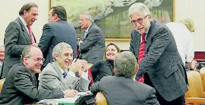 PSOE y CiU levantan los blindajes pero aplazan la medida un año