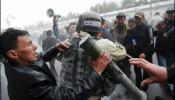 Una rebelión popular derriba al presidente de Kirguistán