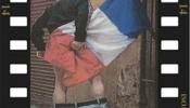 Indignación en Francia por la foto de un hombre que usa la bandera como papel higiénico
