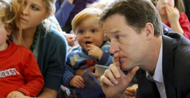 Nick Clegg condena a los laboristas a la oposición