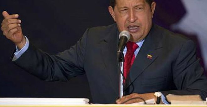 Chávez, "preocupado y asombrado" por las medidas de Zapatero