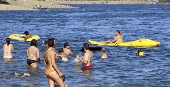 La bandera azul ondeará en 28 playas más que en 2009