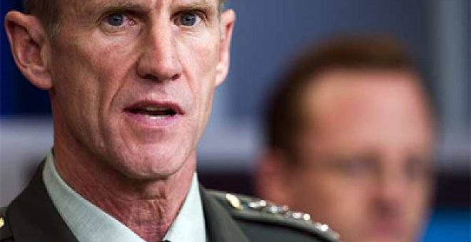 Obama se reúne hoy con McChrystal para decidir su futuro