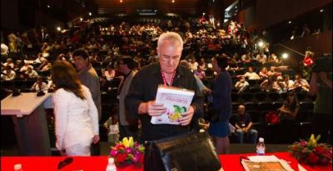 IU intenta atraer a la izquierda del PSOE con su refundación
