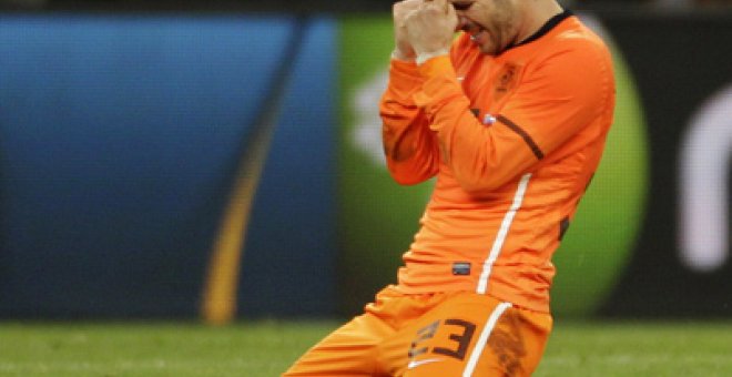 "Sneijder tiene una vuvuzela de oro en las piernas"
