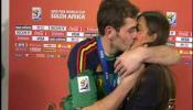 Casillas explica el beso a Carbonero: "Somos campechanos"