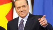 El Gobierno de Berlusconi afloja la mordaza