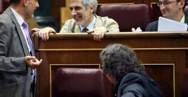 El Congreso aprueba prorrogar seis meses los 420 euros a desempleados