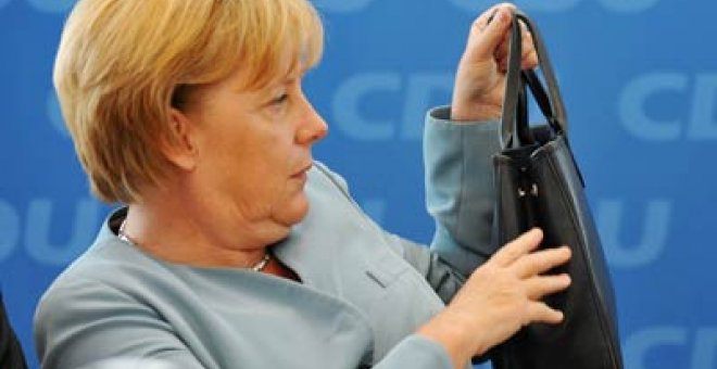 Merkel toma la delantera en la imposición de la tasa bancaria