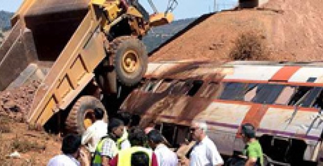 Dos muertos y 13 heridos en Mérida tras colisionar un tren con un camión