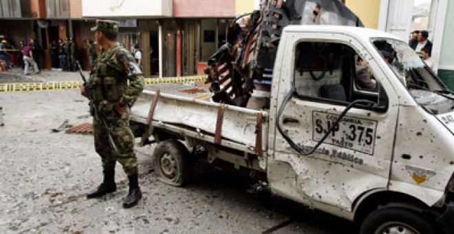 España arma a Colombia más de lo que la ayuda