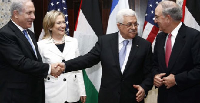 Clinton da un tirón de orejas a Netanyahu por las colonias