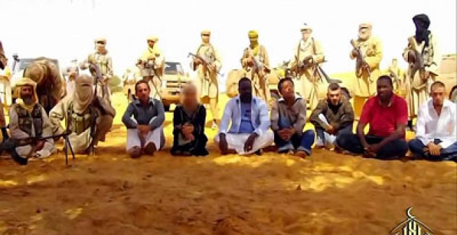 Al Qaeda muestra con vida a los siete secuestrados en Níger