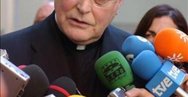 El cardenal Amigo culpa a la prensa por la imagen que se tiene de la Iglesia