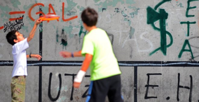 Euskadi espera con cautela el fin del terrorismo