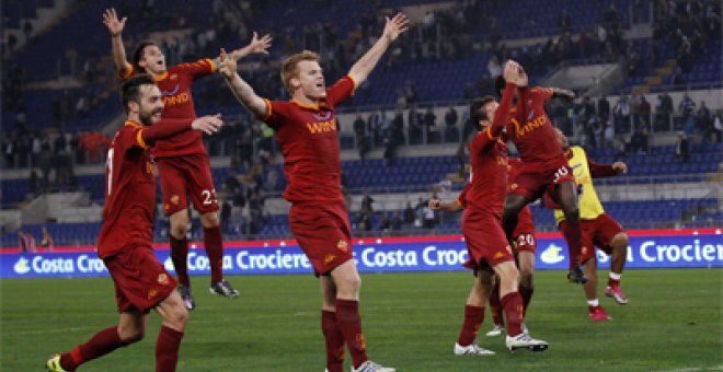 Dos goles de penalti dan la victoria al Roma ante el Lazio
