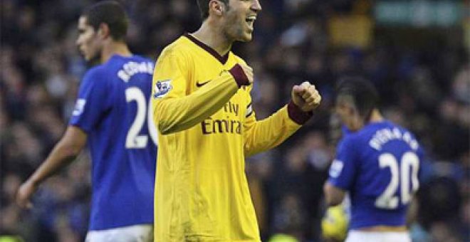 Cesc lidera el triunfo del Arsenal