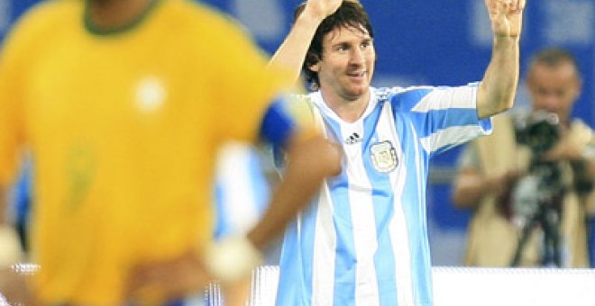 Messi se viste de azulgrana con Argentina