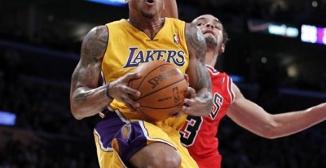 Los Lakers tiran de banquillo ante los Bulls