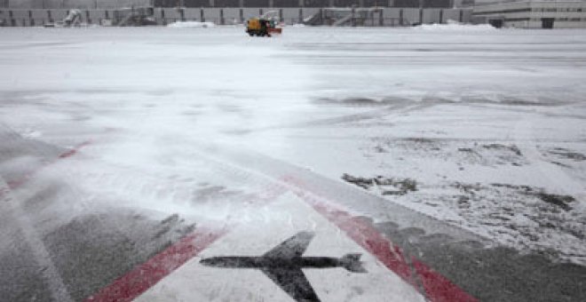 La nieve cierra varios aeropuertos europeos