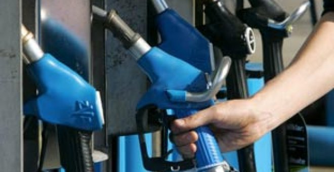 El precio de la gasolina se sube al puente