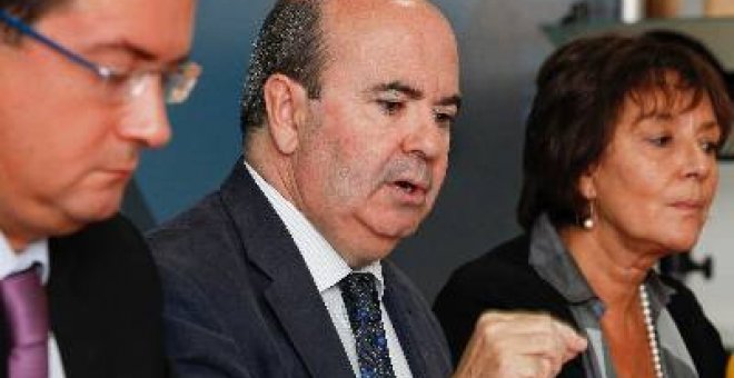 Zarrías afirma que "tiene cojones" que Gallardón culpe a Zapatero de su deuda