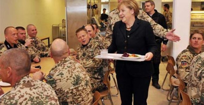 Merkel, por sorpresa en Afganistán, califica de "guerra" la situación del país
