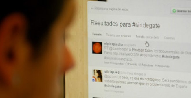 Los internautas siguen la votación por Twitter y responden con ataques