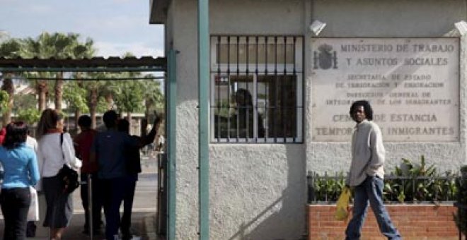Una ONG denuncia que Interior sólo regulariza a inmigrantes en Melilla si delatan a otros extranjeros