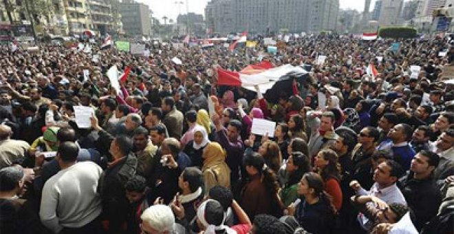 La revuelta popular egipcia busca el apoyo del Ejército